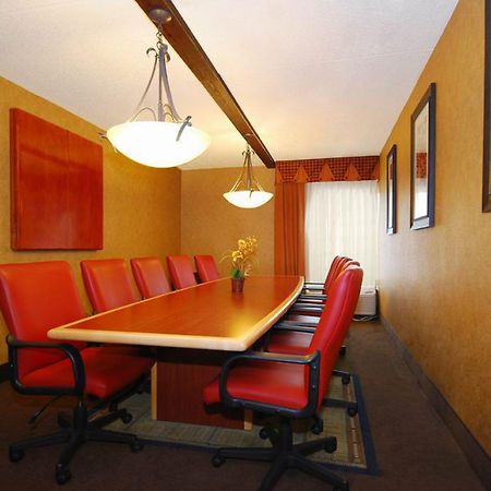 Holiday Inn Express Forsyth By Ihg Facilities photo