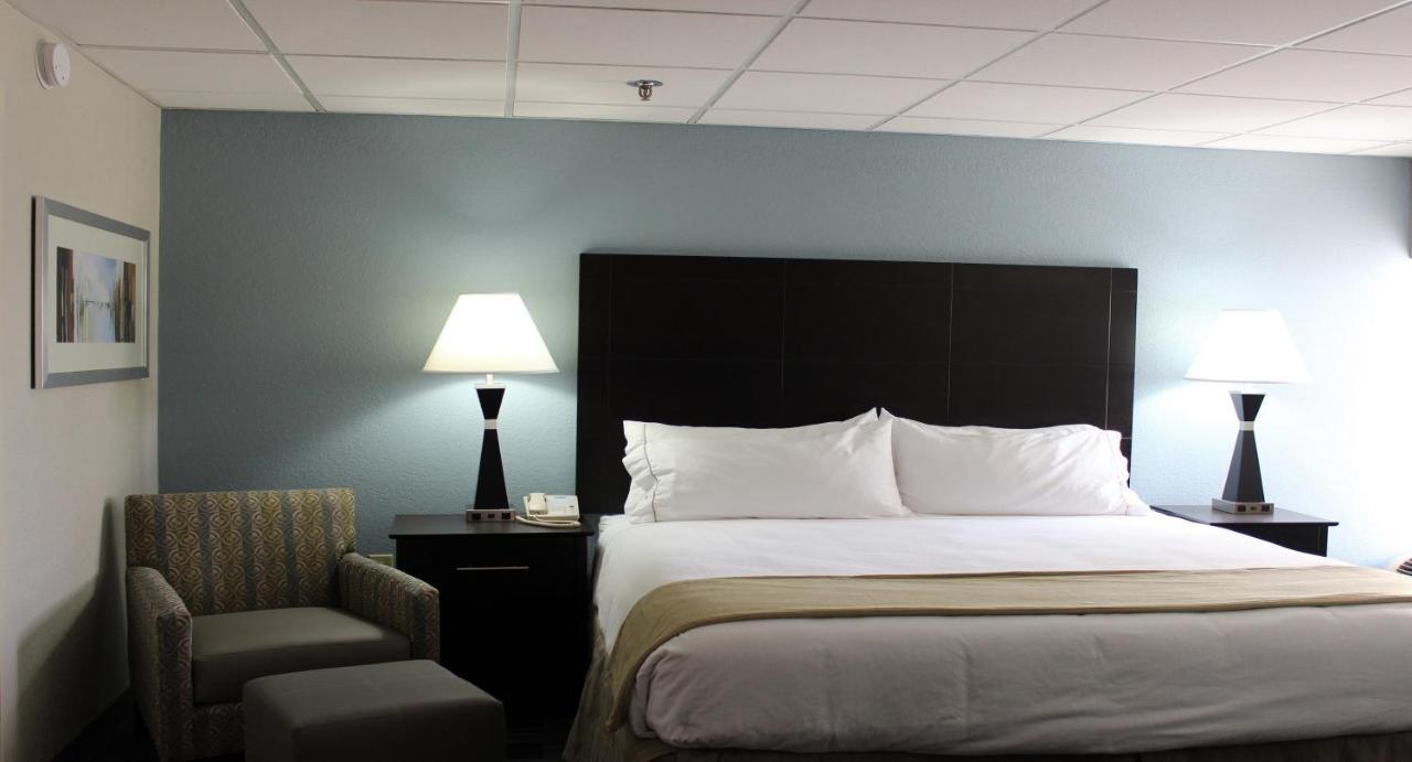 Holiday Inn Express Forsyth By Ihg Exterior photo