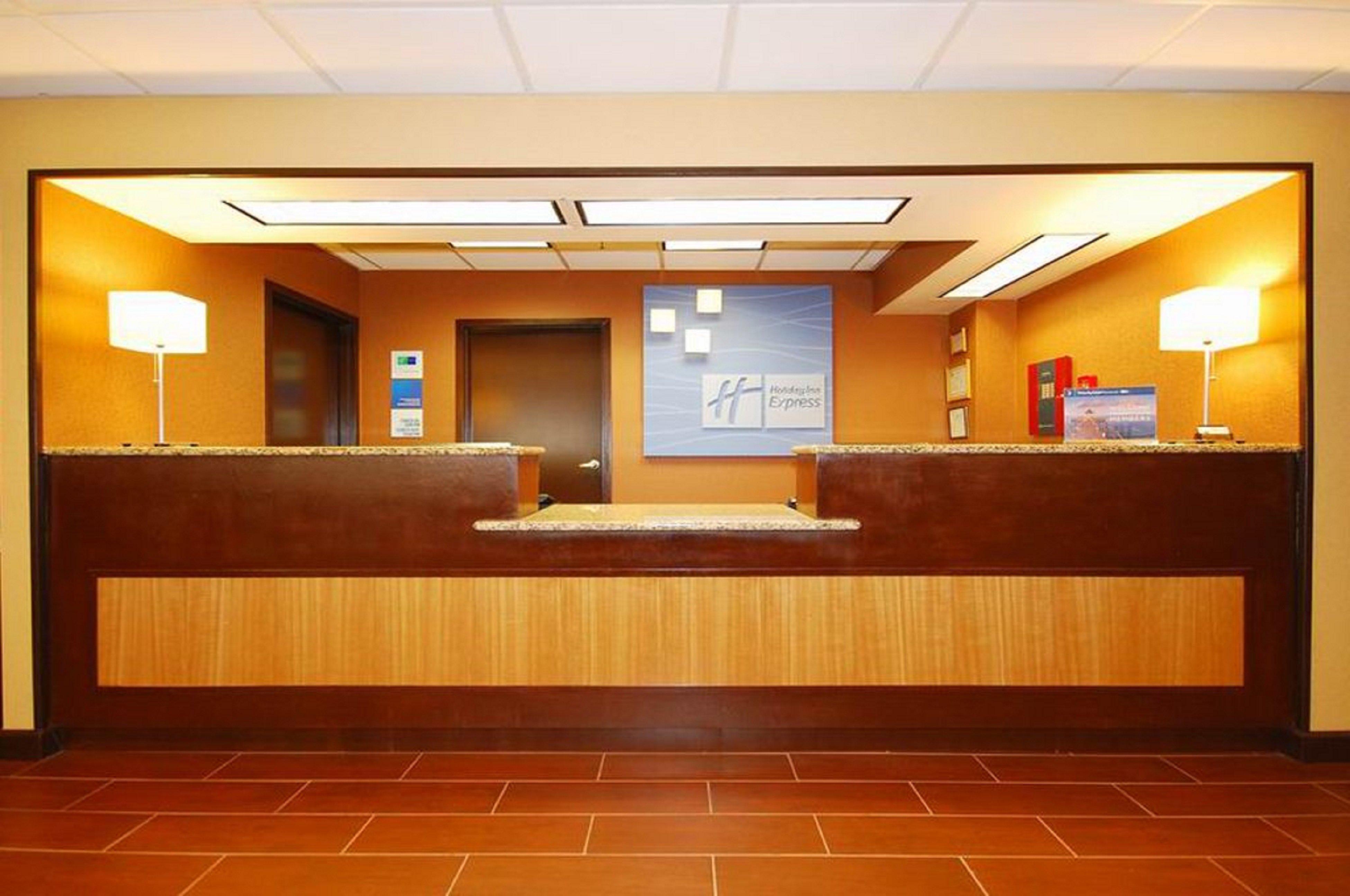 Holiday Inn Express Forsyth By Ihg Exterior photo