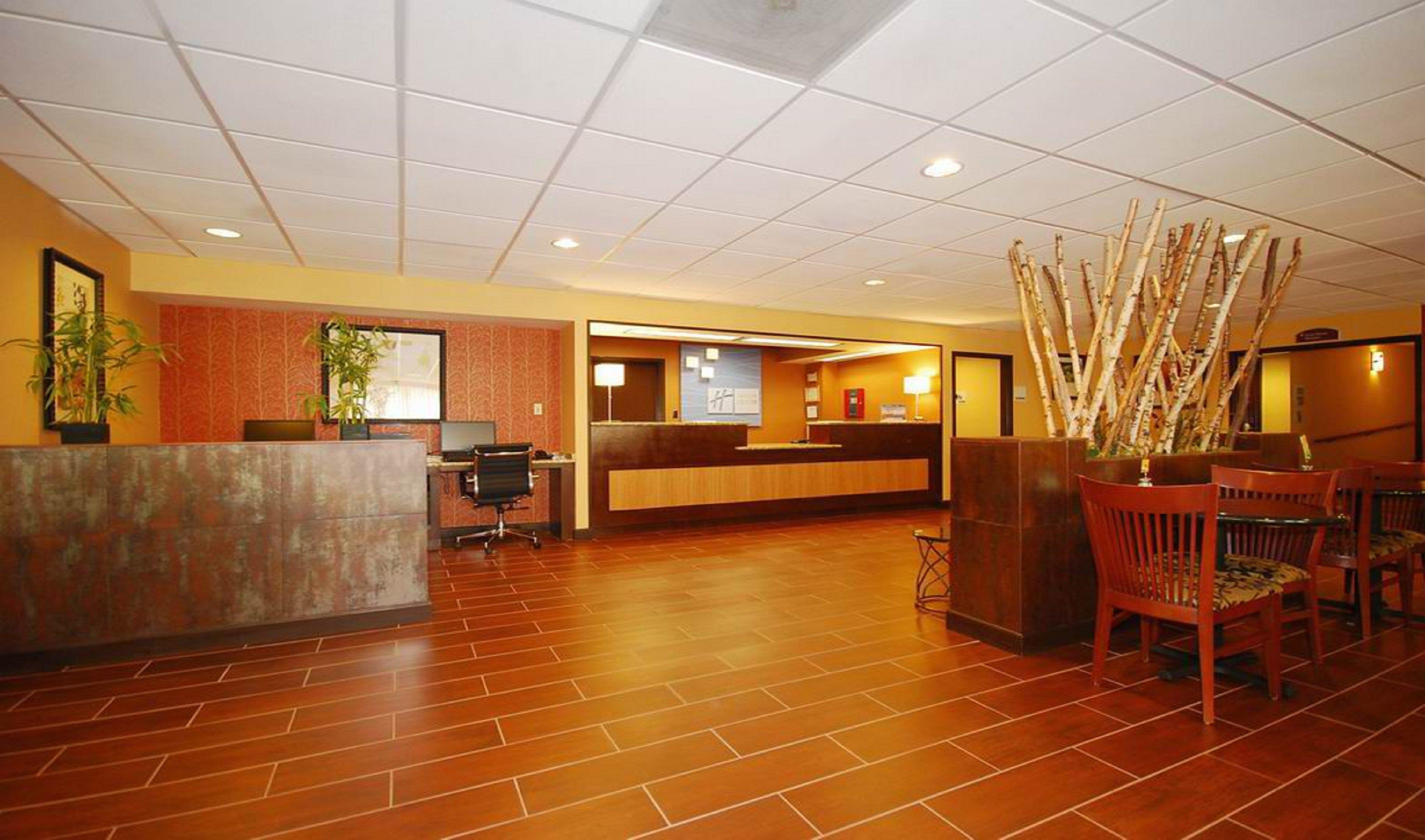 Holiday Inn Express Forsyth By Ihg Exterior photo