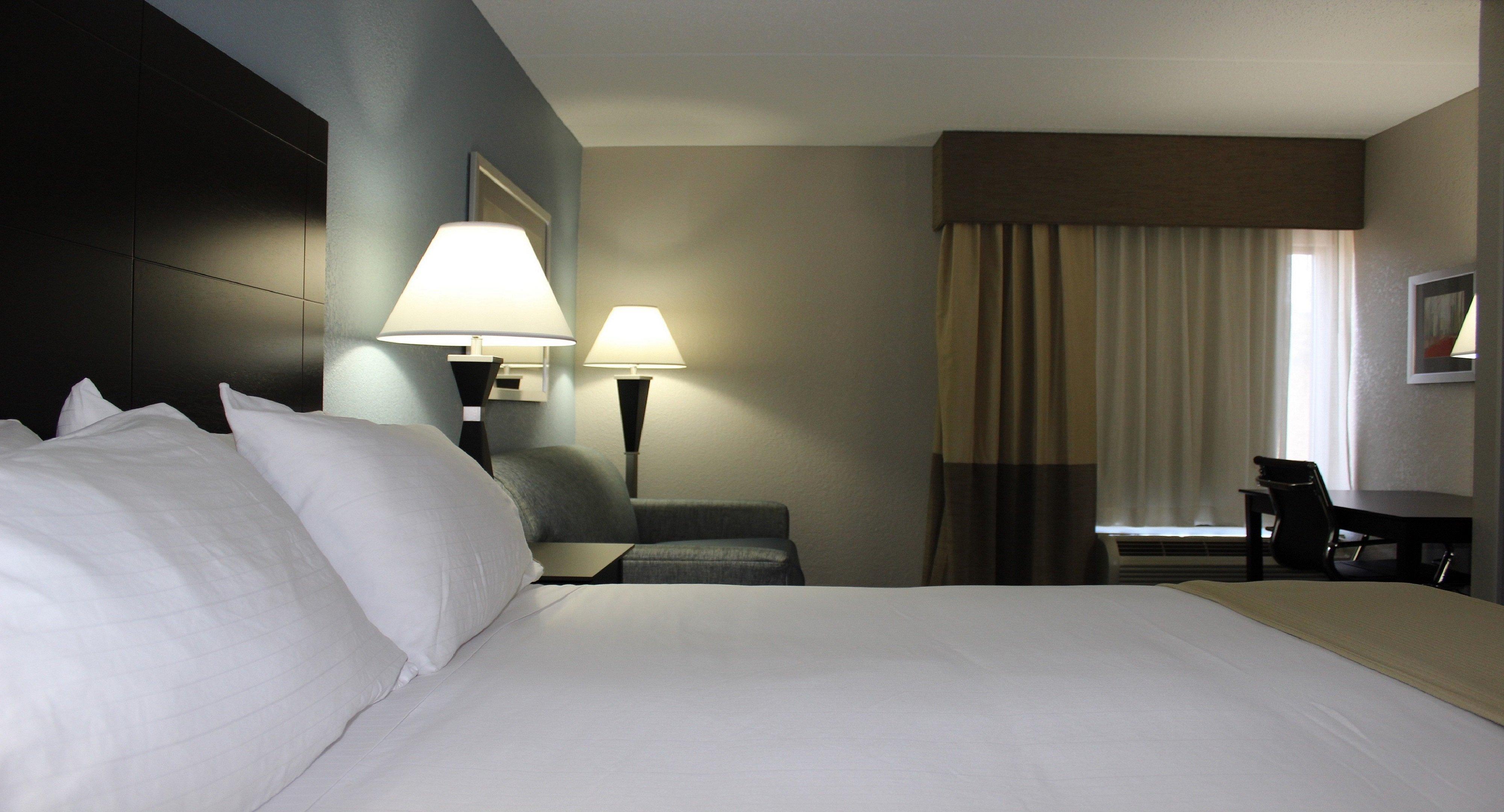 Holiday Inn Express Forsyth By Ihg Exterior photo