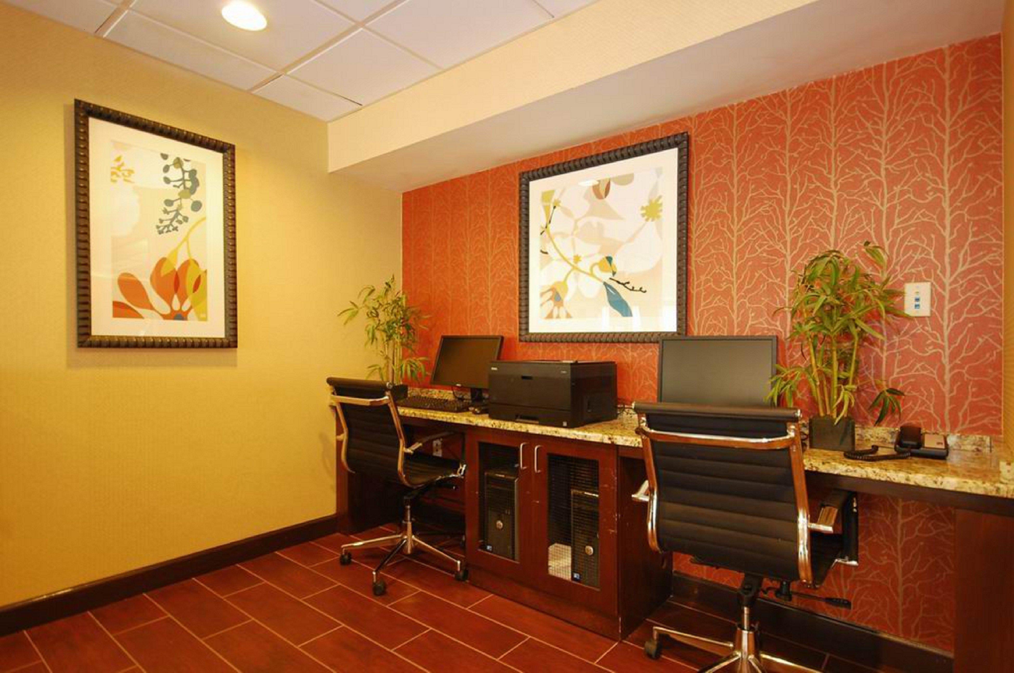 Holiday Inn Express Forsyth By Ihg Exterior photo
