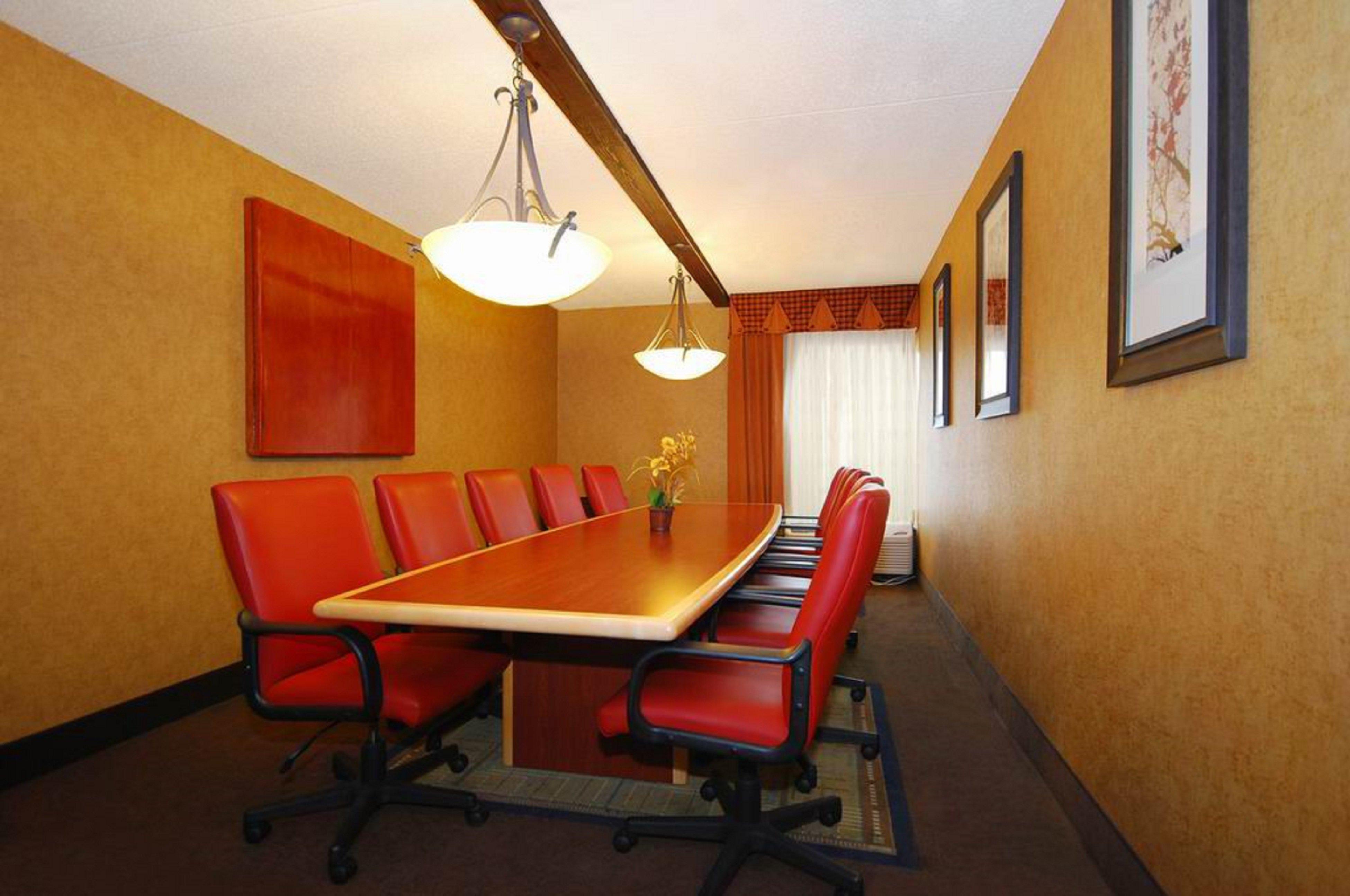 Holiday Inn Express Forsyth By Ihg Facilities photo