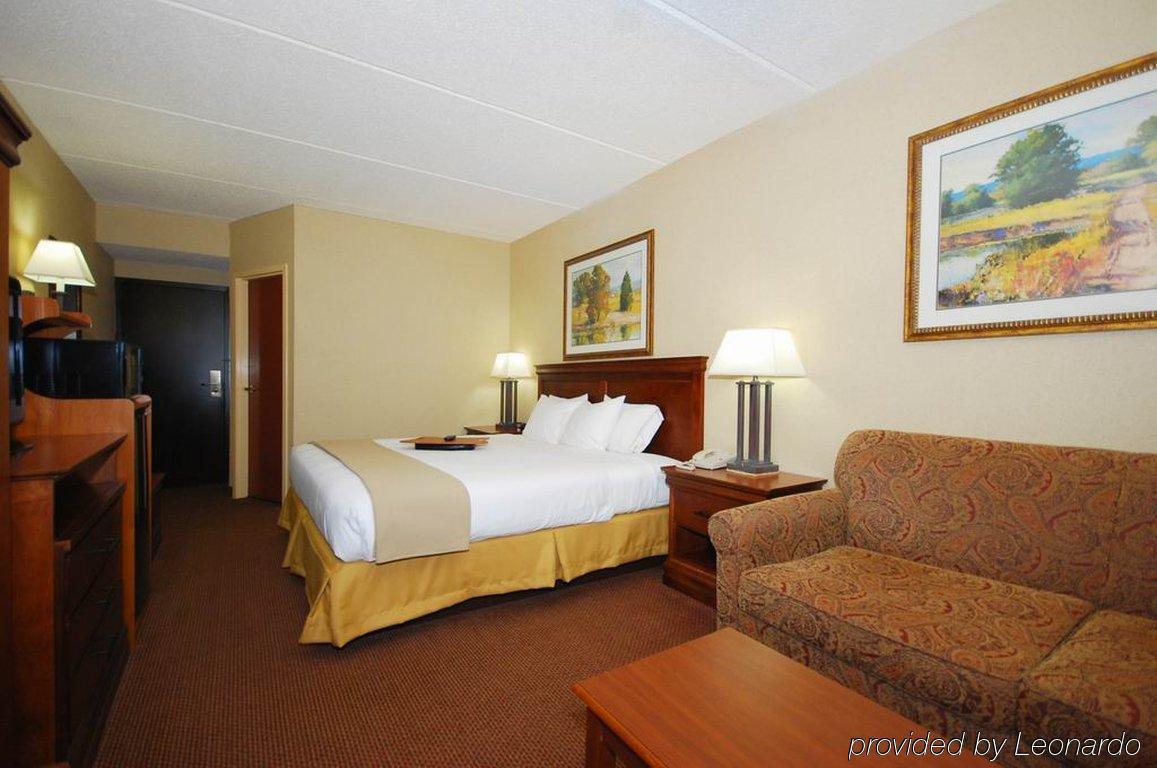 Holiday Inn Express Forsyth By Ihg Room photo