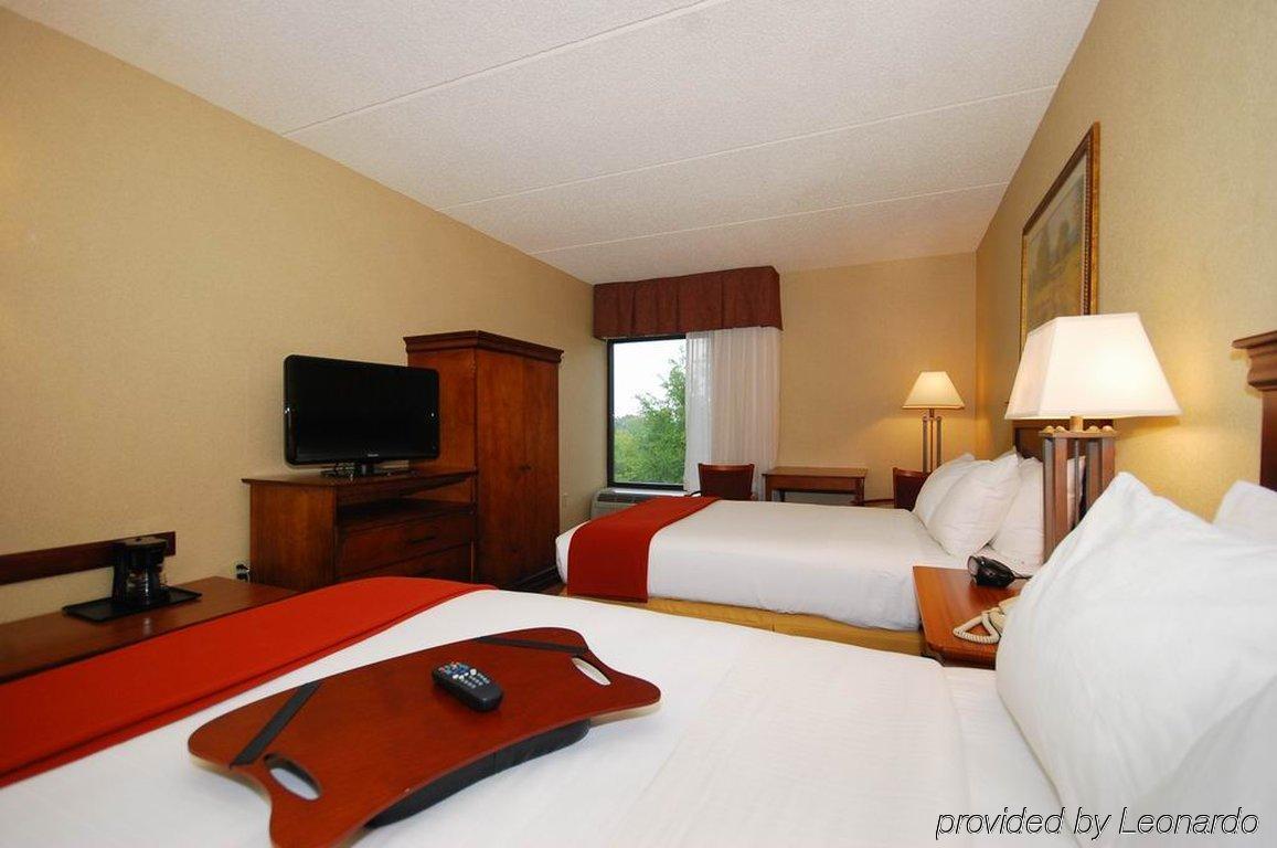 Holiday Inn Express Forsyth By Ihg Room photo